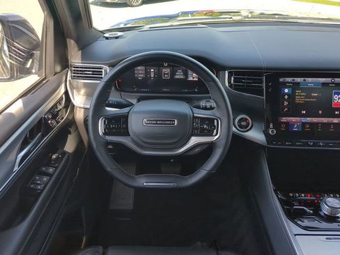 Used 2023 Jeep Grand Wagoneer L Series II w/ Premium Group II image 17