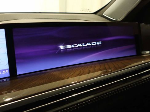 Used 2025 Cadillac Escalade Sport Platinum w/ LPO, Floor Liner Package AWD/4WD image 41
