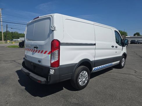 Used 2015 Ford Transit 250 130 Low Roof RWD image 20