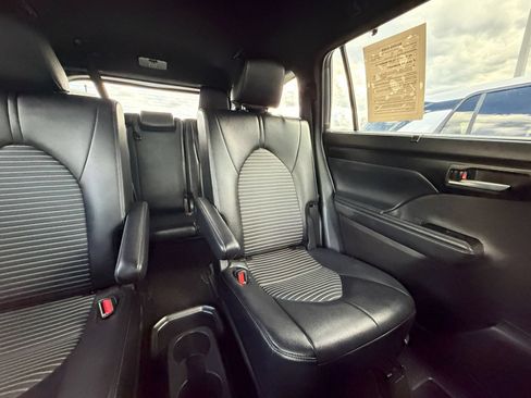 Used 2025 Toyota Highlander XSE AWD/4WD image 40