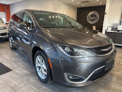 Used 2018 Chrysler Pacifica Touring Plus w/ Tire & Wheel Group image 2