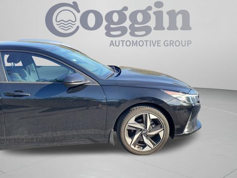 Used 2023 Hyundai Elantra SEL w/ Convenience Package FWD image 11