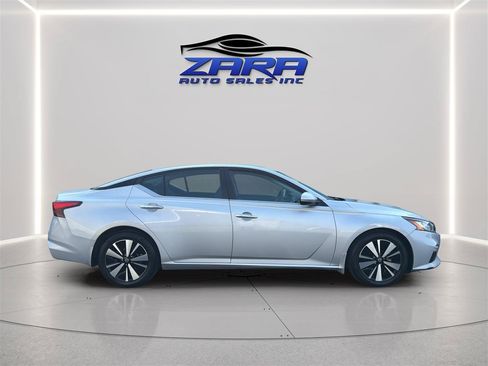 Used 2022 Nissan Altima 2.5 SV FWD image 8