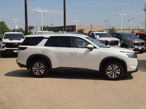 Certified 2025 Nissan Pathfinder SL FWD image 4
