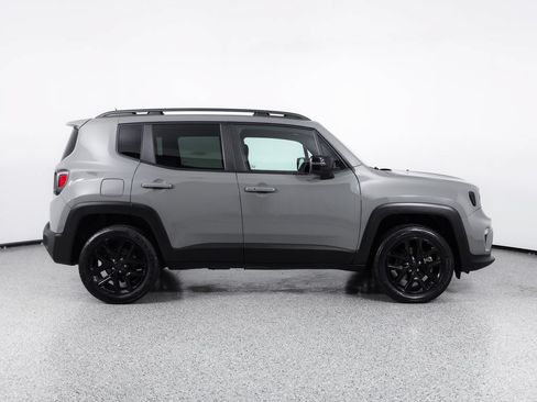 Used 2022 Jeep Renegade Altitude AWD/4WD image 9