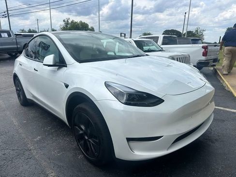 Used 2025 Tesla Model Y Long Range RWD image 1