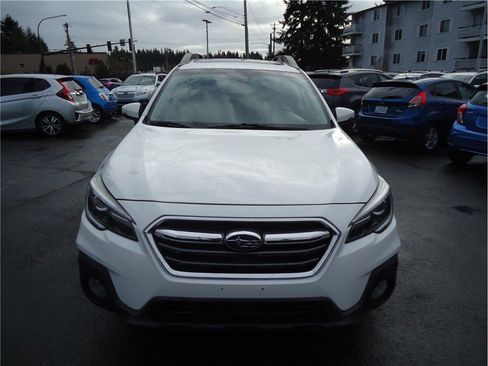 Used 2018 Subaru Outback 2.5i Limited image 2