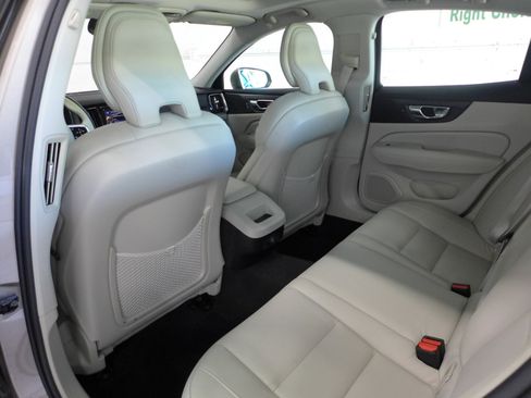 Used 2020 Volvo S60 T5 Momentum image 44