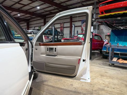 Used 1996 Cadillac Seville STS FWD image 32