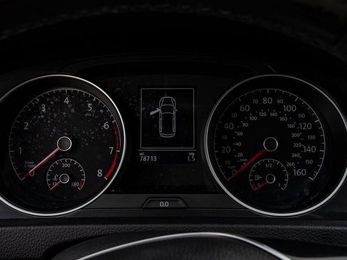 Used 2018 Volkswagen Golf SE image 32