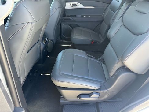 New 2025 Ford Explorer Active w/ Active Comfort Package image 10