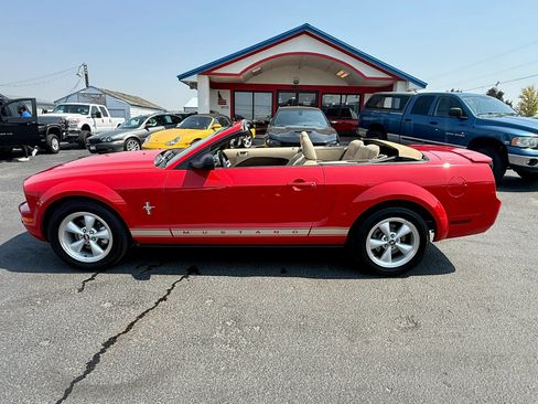Used 2008 Ford Mustang Convertible RWD image 10