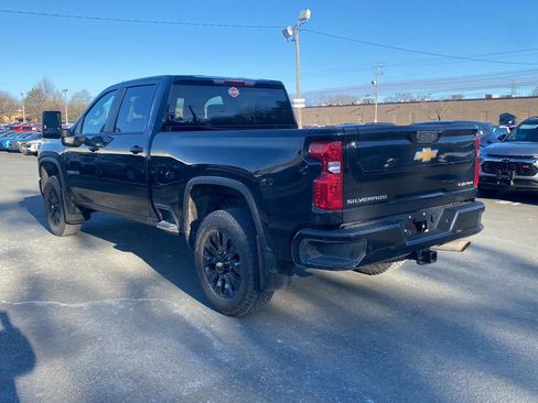 Used 2024 Chevrolet Silverado 2500 Custom w/ Custom Value Package image 7