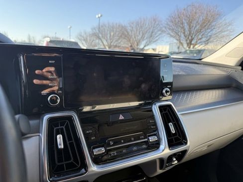 Used 2023 Kia Sorento SX Prestige image 10