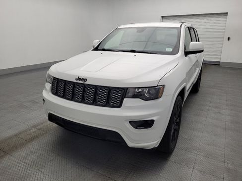 Used 2019 Jeep Grand Cherokee Altitude image 15