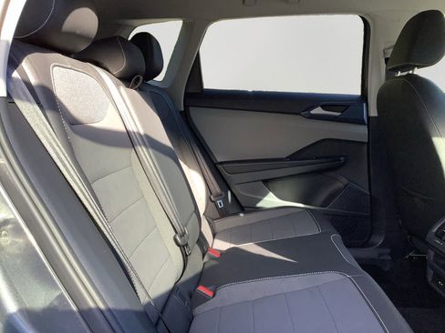 Used 2024 Volkswagen Taos SE image 13