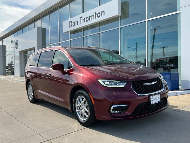 Used 2021 Chrysler Pacifica Touring-L FWD image 1