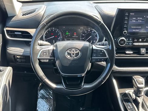 Used 2020 Toyota Highlander XLE AWD/4WD image 14