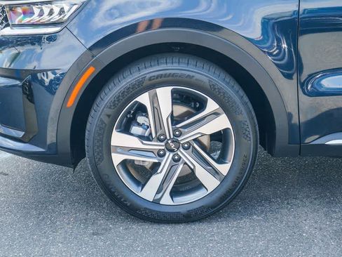 Certified 2023 Kia Sorento EX AWD/4WD image 10