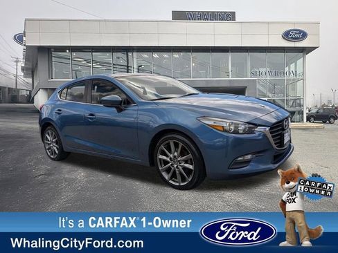 Used 2018 MAZDA MAZDA3 Touring FWD image 1