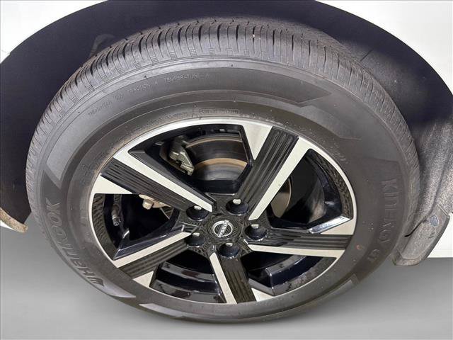 Used 2025 Nissan Sentra SV FWD image 17