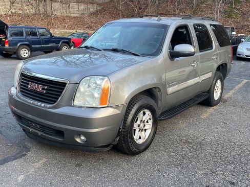 Used 2007 GMC Yukon SLT w/ SLT Preferred Equipment Group AWD/4WD image 1