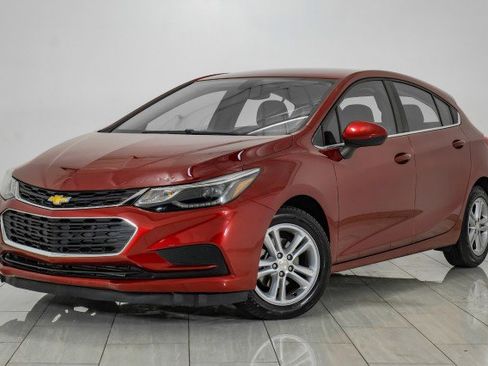 Used 2017 Chevrolet Cruze LT w/ Convenience Package image 4