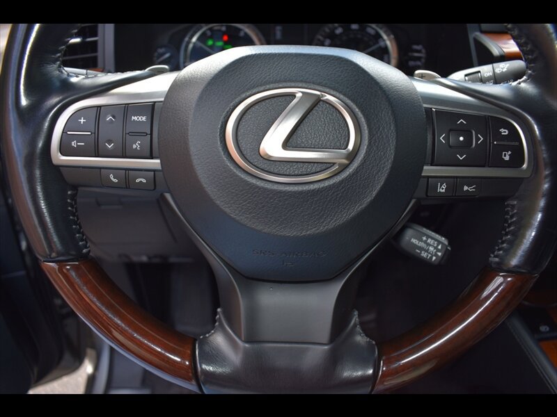 Used 2018 Lexus LX 570 4WD w/ Luxury Package image 15