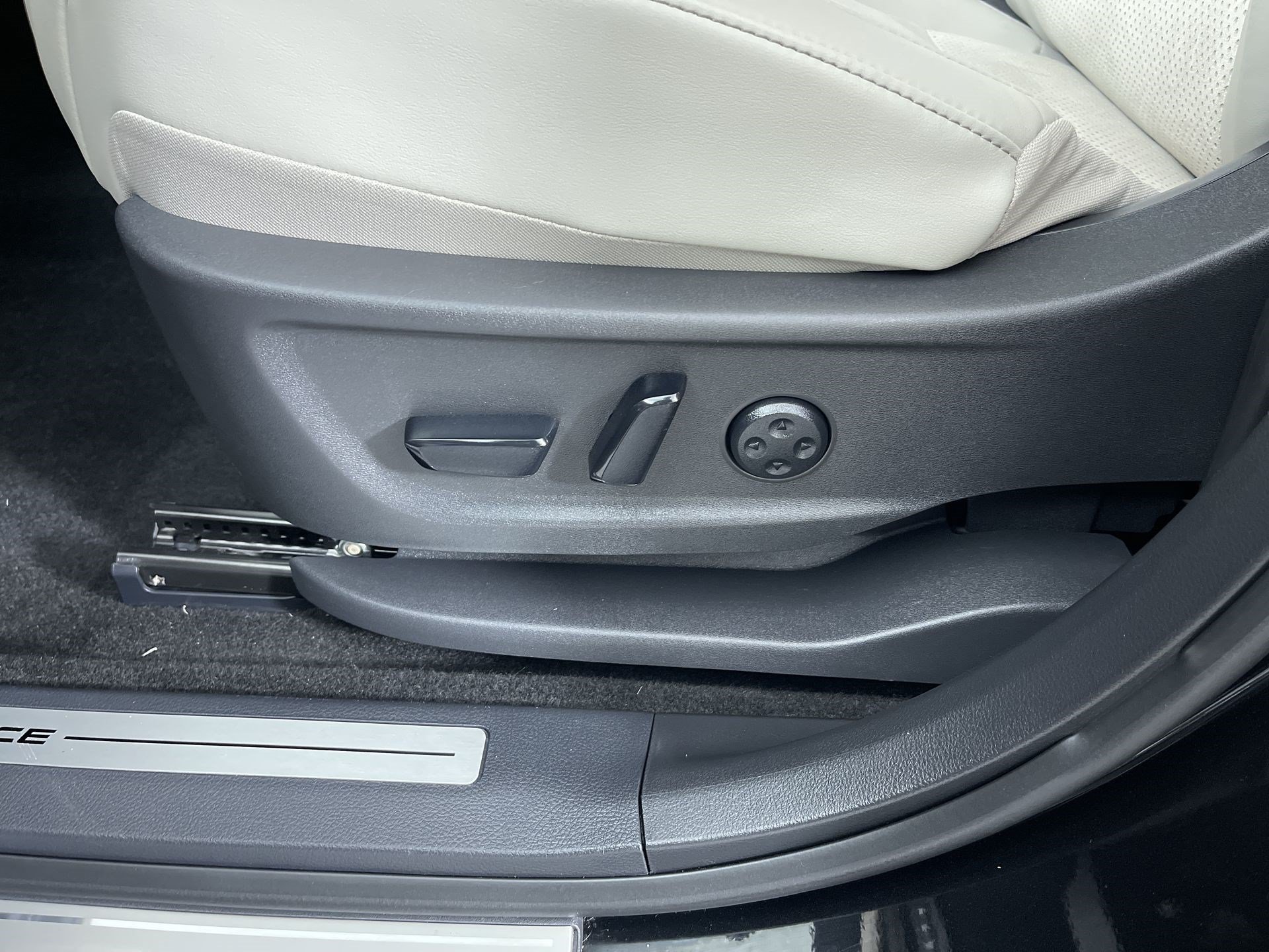 Certified 2024 Nissan Ariya AWD image 13