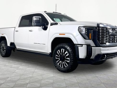 Certified 2024 GMC Sierra 2500 Denali Ultimate AWD/4WD image 3