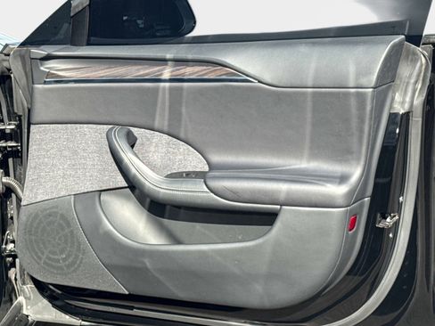 Used 2023 Tesla Model S image 22