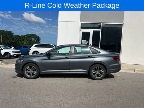 Used 2019 Volkswagen Jetta R-Line w/ R-Line Cold Weather Package FWD image 3