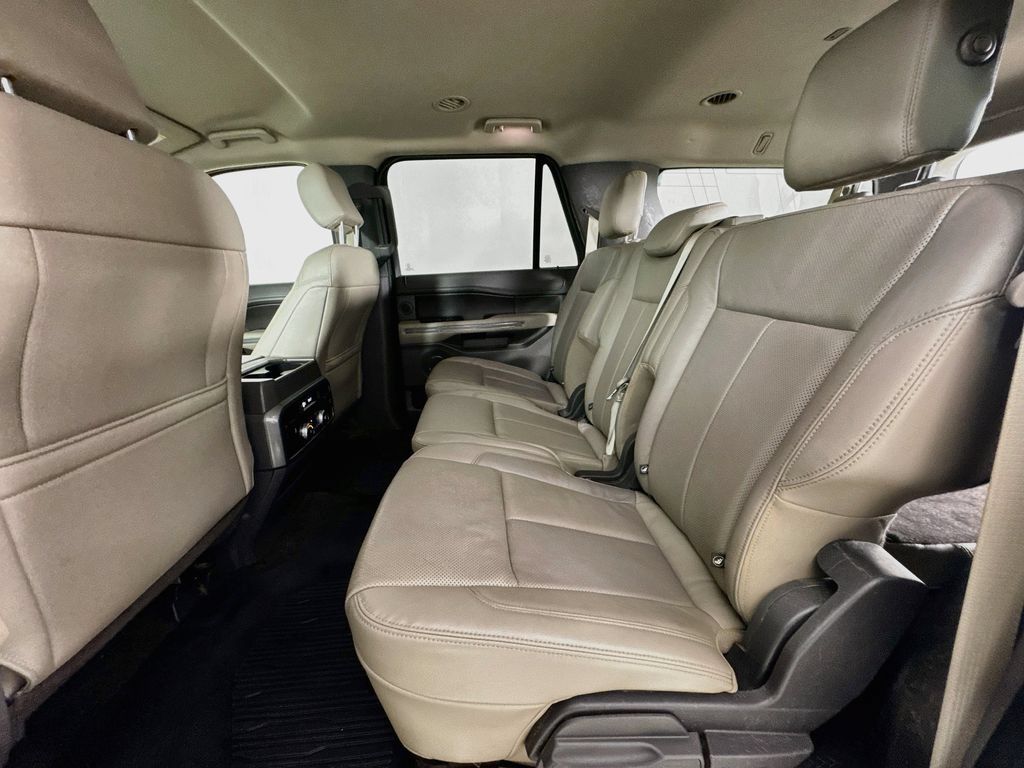 Used 2018 Ford Expedition Max XLT w/ Equipment Group 202A RWD image 31