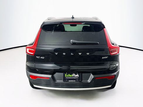 Used 2025 Volvo XC40 B5 Core image 7