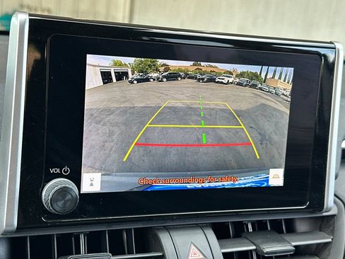 Used 2025 Toyota RAV4 XLE FWD image 18