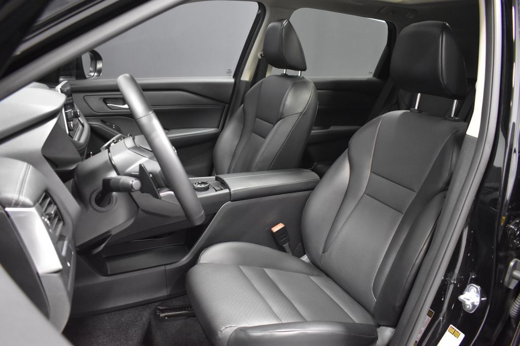 Certified 2026 Nissan Rogue Dark Armor AWD/4WD image 5