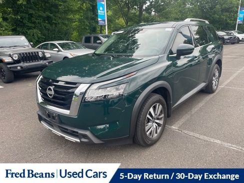 Used 2024 Nissan Pathfinder SL AWD/4WD image 3