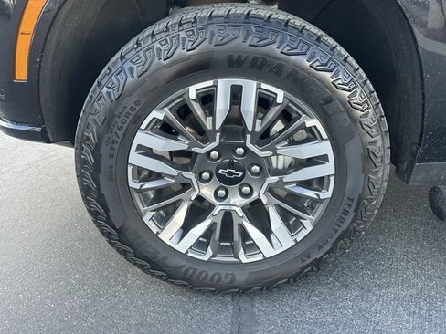 Certified 2025 Chevrolet Suburban Z71 image 33