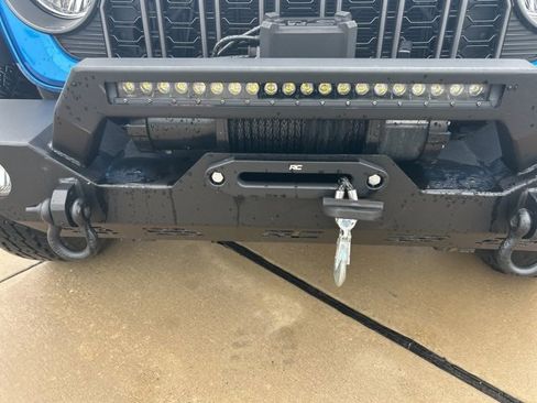 Used 2024 Jeep Gladiator Sport image 3