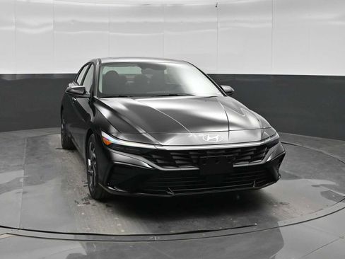 New 2026 Hyundai Elantra Limited FWD image 2