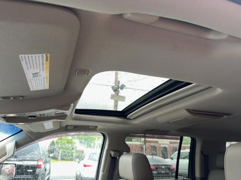 Used 2018 Chevrolet Suburban Premier AWD/4WD image 19
