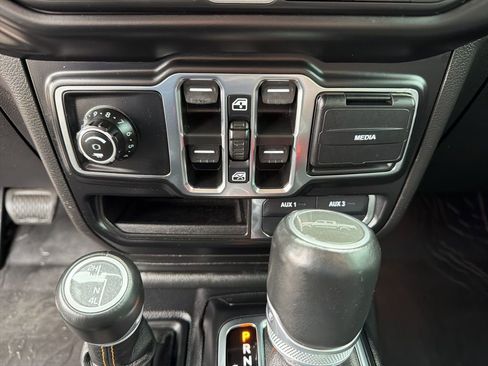 Used 2021 Jeep Gladiator Overland image 37
