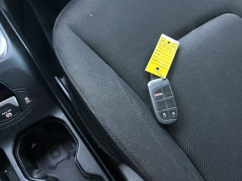 Used 2019 Jeep Renegade Sport FWD image 25