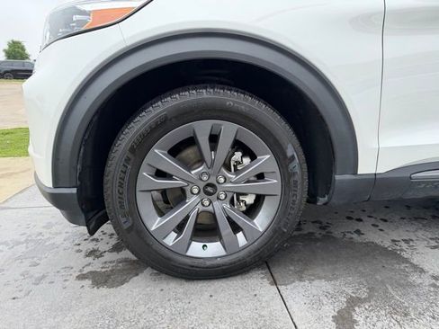 Certified 2023 Ford Explorer XLT w/ Equipment Group 202A RWD image 4