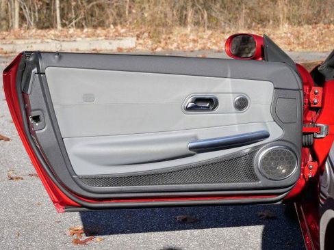 Used 2006 Chrysler Crossfire Limited image 23