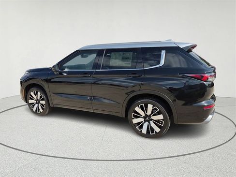 New 2025 Mitsubishi Outlander SEL image 8
