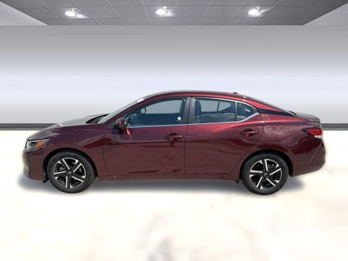 Used 2025 Nissan Sentra SV FWD image 2