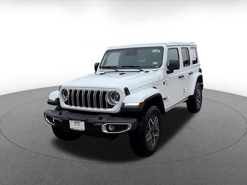Used 2025 Jeep Wrangler Unlimited Sahara AWD/4WD image 8
