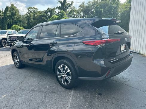 Used 2023 Toyota Highlander XLE FWD image 8