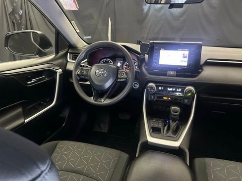 Used 2021 Toyota RAV4 XLE AWD/4WD image 19